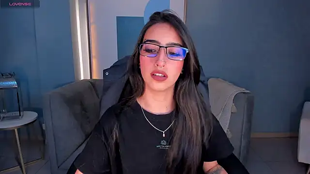 Snapshot of LarisaSmirnov chatting on October 2025 04:27:01 AM LarisaSmirnov online show from October 2025 04:27:01 AM