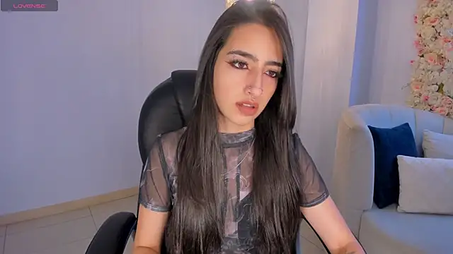 Snapshot of LarisaSmirnov chatting on November 2025 04:23:02 AM LarisaSmirnov online show from November 2025 04:23:02 AM