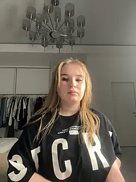 Snapshot of Amy_Sky_ chatting on March 2025 04:02:02 PM Amy Sky online show from March 2025 04:02:02 PM