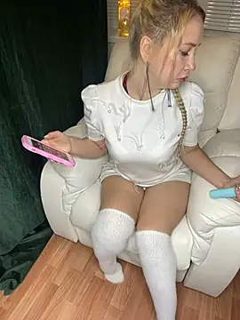 Snapshot of Nikusia chatting on March 2025 04:07:02 PM Nikusia online show from March 2025 04:07:02 PM