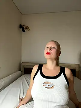 Snapshot of Nikusia chatting on October 2025 01:42:02 PM Nikusia online show from October 2025 01:42:02 PM