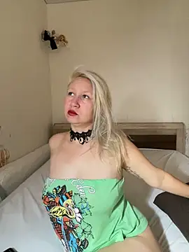 Snapshot of Nikusia chatting on October 2025 05:39:02 AM Nikusia online show from October 2025 05:39:02 AM