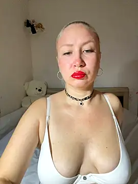 Snapshot of Nikusia chatting on October 2025 04:48:01 AM Nikusia online show from October 2025 04:48:01 AM