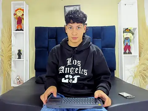 Jhojan twink online show from September 2025 11:23:02 AM