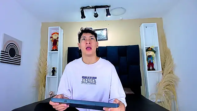 Jhojan twink online show from September 2025 11:35:02 AM