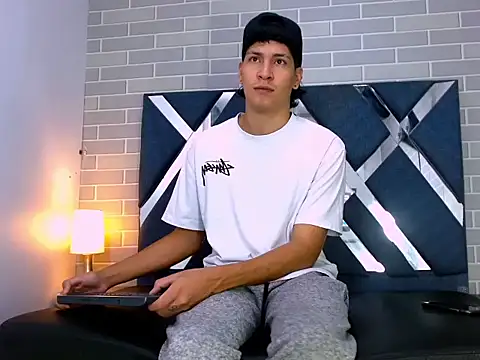 Jhojan twink online show from September 2025 12:10:02 PM