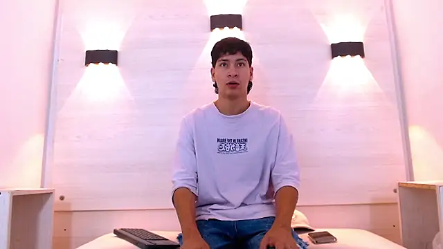 Jhojan twink online show from November 2025 12:18:01 PM