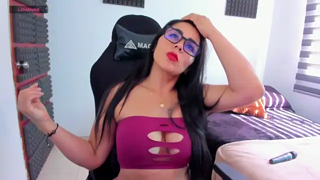 Snapshot of hannarusso chatting on May 2026 07:09:02 PM hannarusso online show from May 2026 07:09:02 PM
