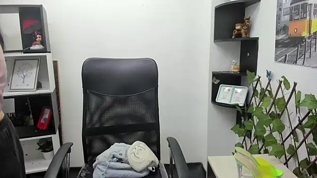 Snapshot of Lizeth_Garcia chatting on October 2025 12:12:02 PM Lizeth Garcia online show from October 2025 12:12:02 PM