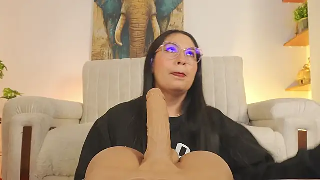 Snapshot of AliceCorner chatting on April 2026 12:30:02 PM AliceCorner online show from April 2026 12:30:02 PM