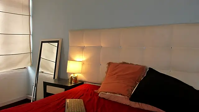 Moon  April online show from September 2025 08:08:01 PM