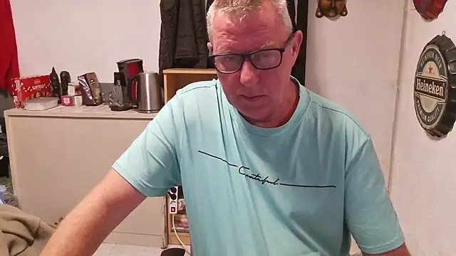 Snapshot of JamesBauer chatting on April 2026 04:18:02 AM JamesBauer online show from April 2026 04:18:02 AM