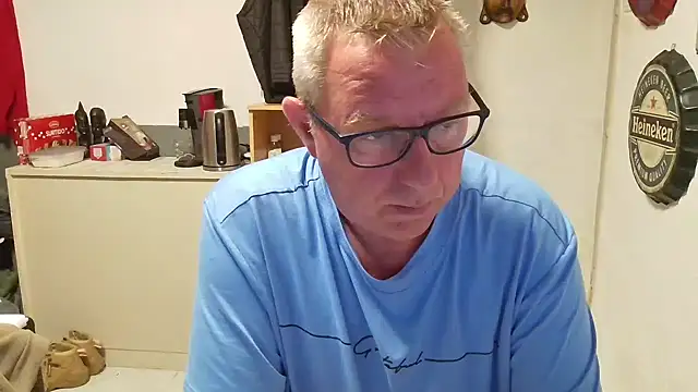 Snapshot of JamesBauer chatting on April 2026 04:35:01 AM JamesBauer online show from April 2026 04:35:01 AM