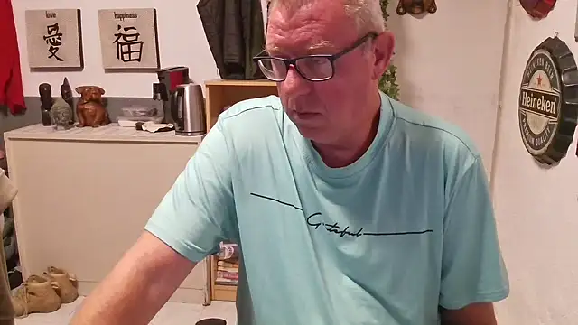 Snapshot of JamesBauer chatting on April 2026 03:32:01 AM JamesBauer online show from April 2026 03:32:01 AM