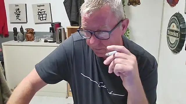 Snapshot of JamesBauer chatting on April 2026 03:50:01 AM JamesBauer online show from April 2026 03:50:01 AM