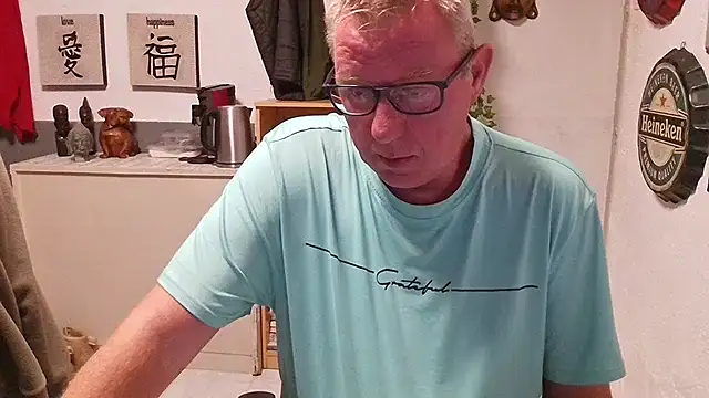 Snapshot of JamesBauer chatting on April 2026 04:15:01 AM JamesBauer online show from April 2026 04:15:01 AM