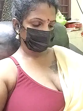 Snapshot of poojaa-rani chatting on November 2025 05:01:02 PM poojaa-rani online show from November 2025 05:01:02 PM