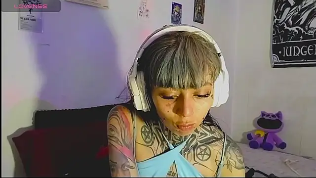 d3m0ny0 0 online show from April 2026 05:05:01 AM