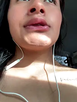 andrea gomes  online show from October 2025 12:47:01 PM