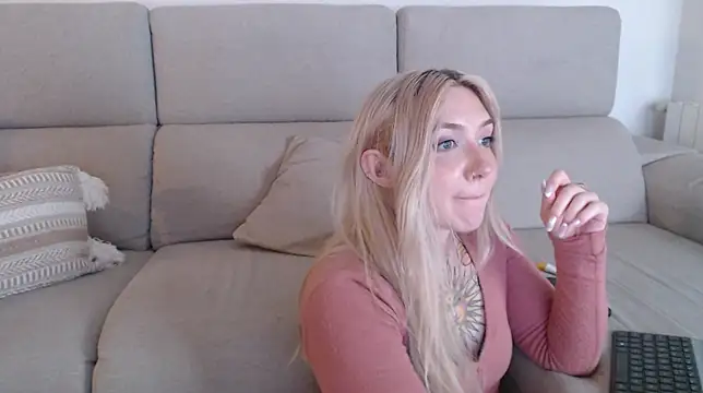 Snapshot of tattoobbgirl chatting on September 2025 06:54:01 PM tattoobbgirl online show from September 2025 06:54:01 PM