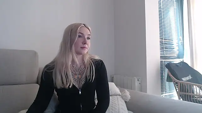 Snapshot of tattoobbgirl chatting on October 2025 11:32:02 AM tattoobbgirl online show from October 2025 11:32:02 AM