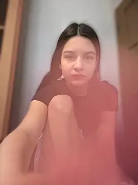 Snapshot of EvieSexy chatting on March 2025 07:47:02 AM EvieSexy online show from March 2025 07:47:02 AM