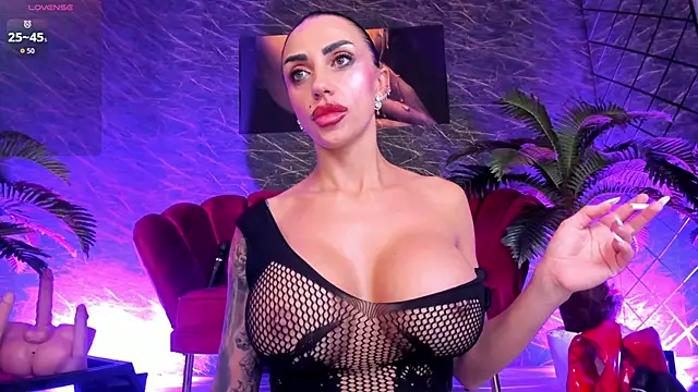 Snapshot of IzabelaTessa chatting on June 2026 07:38:02 PM IzabelaTessa online show from June 2026 07:38:02 PM