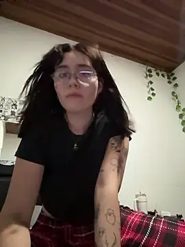 Snapshot of MitsuChan_ chatting on December 2025 05:23:01 AM MitsuChan online show from December 2025 05:23:01 AM