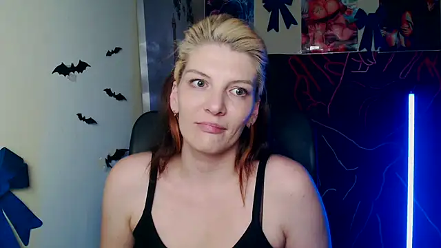 Snapshot of VanessaRey_ chatting on April 2026 04:48:01 AM VanessaRey online show from April 2026 04:48:01 AM