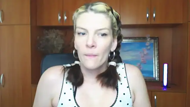 Snapshot of VanessaRey_ chatting on May 2026 02:55:01 PM VanessaRey online show from May 2026 02:55:01 PM