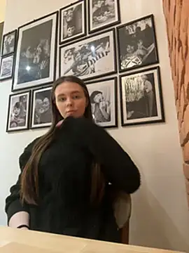 Snapshot of MilaBee chatting on March 2025 09:23:01 AM MilaBee online show from March 2025 09:23:01 AM