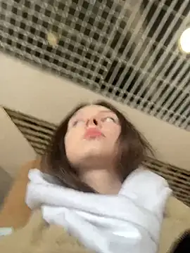 Snapshot of MilaBee chatting on March 2025 05:49:02 AM MilaBee online show from March 2025 05:49:02 AM