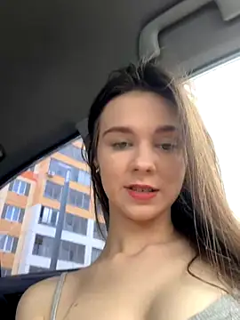 Snapshot of MilaBee chatting on October 2025 08:43:01 AM MilaBee online show from October 2025 08:43:01 AM