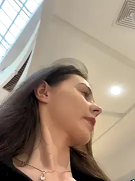 Snapshot of MilaBee chatting on October 2025 08:56:01 AM MilaBee online show from October 2025 08:56:01 AM