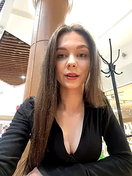 Snapshot of MilaBee chatting on October 2025 06:03:01 AM MilaBee online show from October 2025 06:03:01 AM