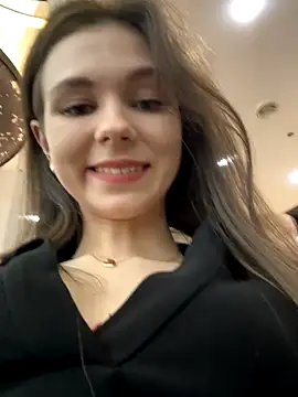 Snapshot of MilaBee chatting on November 2025 09:33:01 AM MilaBee online show from November 2025 09:33:01 AM