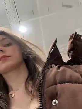 MilaBee online show from November 2025 03:43:02 AM