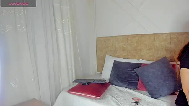 angelinarouse  online show from October 2025 02:42:01 AM