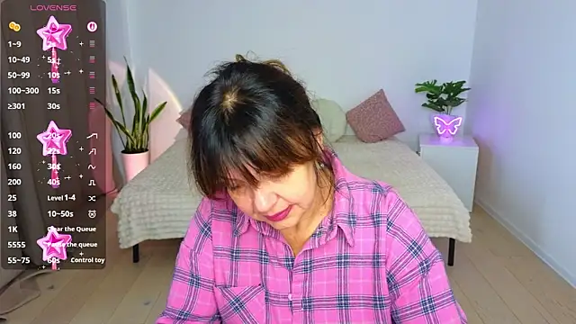 Snapshot of Nika_Light chatting on December 2025 12:25:02 PM Nika Light online show from December 2025 12:25:02 PM