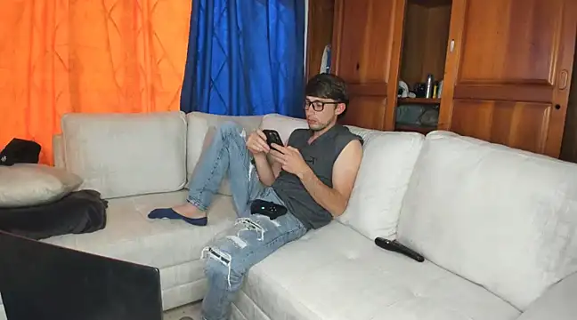 laurent 01 online show from March 2025 10:04:02 PM