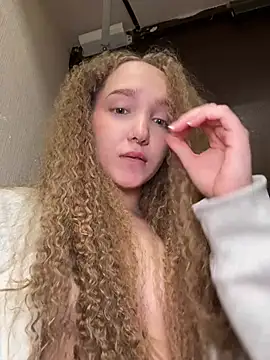 Snapshot of bambi_lu chatting on March 2026 02:04:02 AM bambi lu online show from March 2026 02:04:02 AM