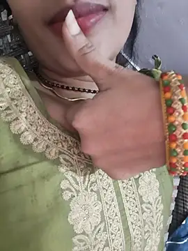 Snapshot of Eshwari_Chopra chatting on July 2026 01:10:02 AM Eshwari Chopra online show from July 2026 01:10:02 AM