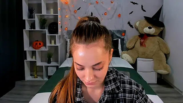 MelanieAlves online show from October 2025 02:28:01 PM