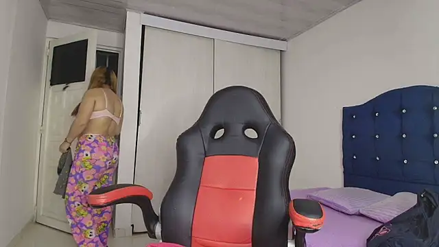 Snapshot of lovehotpink chatting on October 2025 03:53:02 AM lovehotpink online show from October 2025 03:53:02 AM