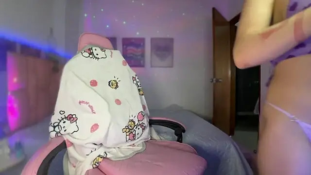 lunesweet online show from February 2026 03:21:02 AM