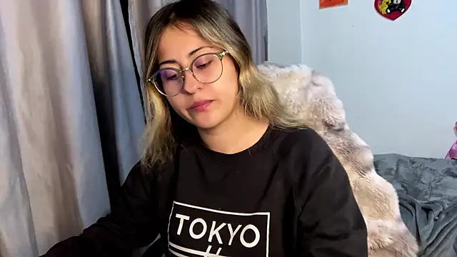 Snapshot of emma__bell_ chatting on November 2025 11:47:02 PM emma bell online show from November 2025 11:47:02 PM