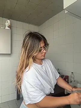 Snapshot of emma__bell_ chatting on December 2025 02:37:02 PM emma bell online show from December 2025 02:37:02 PM