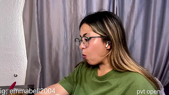 Snapshot of emma__bell_ chatting on December 2025 08:26:01 PM emma bell online show from December 2025 08:26:01 PM