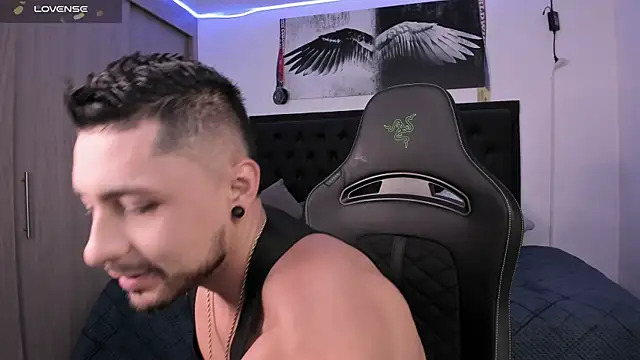 Snapshot of santi_aesthetic chatting on September 2025 03:22:01 AM santi aesthetic online show from September 2025 03:22:01 AM