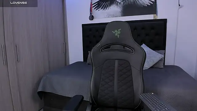 Snapshot of santi_aesthetic chatting on October 2025 02:42:02 AM santi aesthetic online show from October 2025 02:42:02 AM